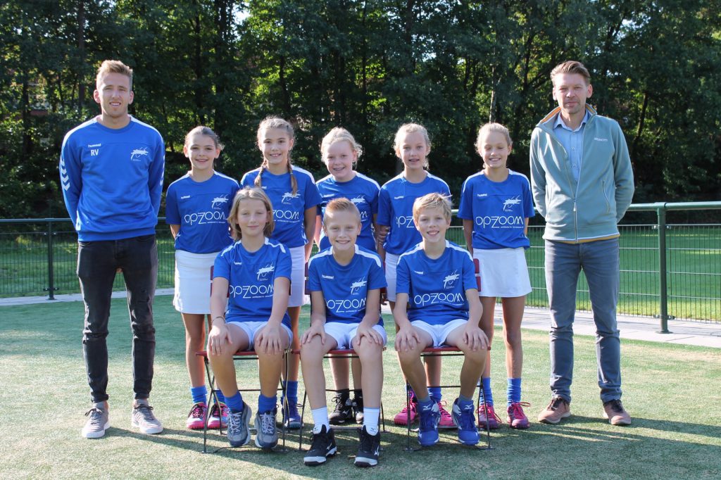 Wij zijn trots te melden dat opZoom Architecten shirtsponsor van de D1 is geworden!