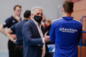 Korfballeague manager Ruud Bekkers met mondkapje